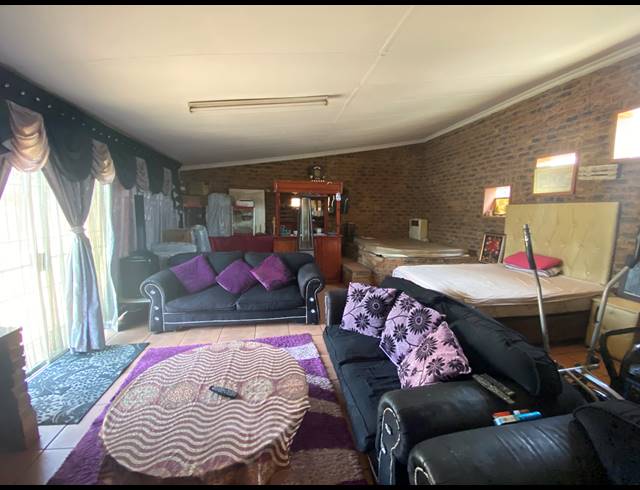 3 BEDROOM FREEHOLD FOR SALE IN DALPARK EXT 11